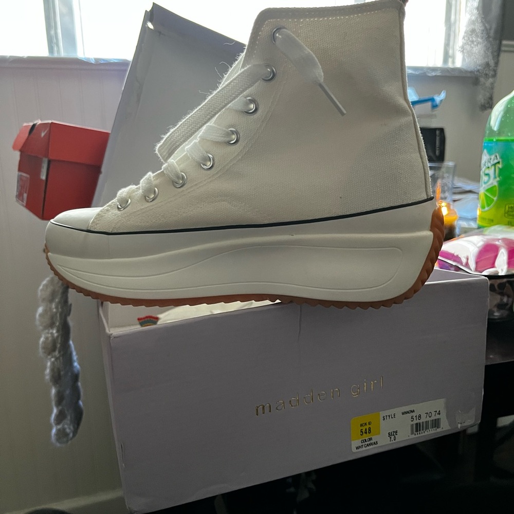 Steve Madden platform sneakers white size 7.5